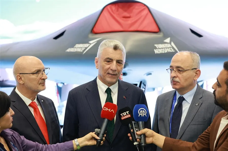 Ticaret Bakanı Ömer Bolat, SAHA 2026'yı Ziyaret Etti