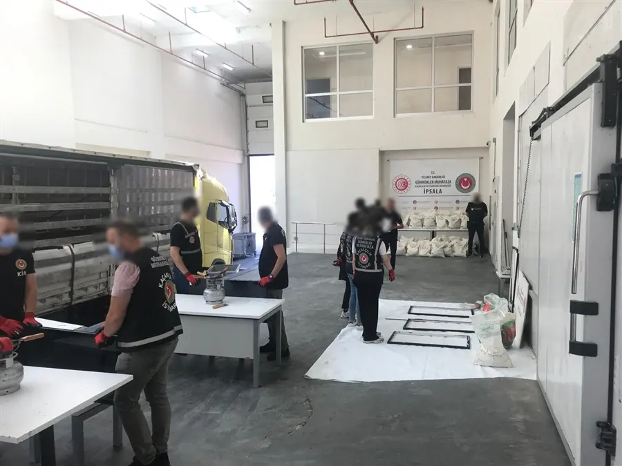 TİCARET BAKANLIĞI GÜMRÜKLER MUHAFAZA EKİPLERİNDEN ZEHİR TACİRLERİNE AĞIR DARBE - 12.06.2026 - Ankara gümrük müşavirliği ve dış ticaret rehberi