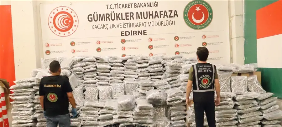 TİCARET BAKANLIĞI GÜMRÜKLER MUHAFAZA EKİPLERİNDEN ZEHİR TACİRLERİNE DARBE: 810 KİLOGRAM ESRAR ELE GEÇİRİLDİ - Ankara gümrük müşavirliği ve dış ticaret rehberi